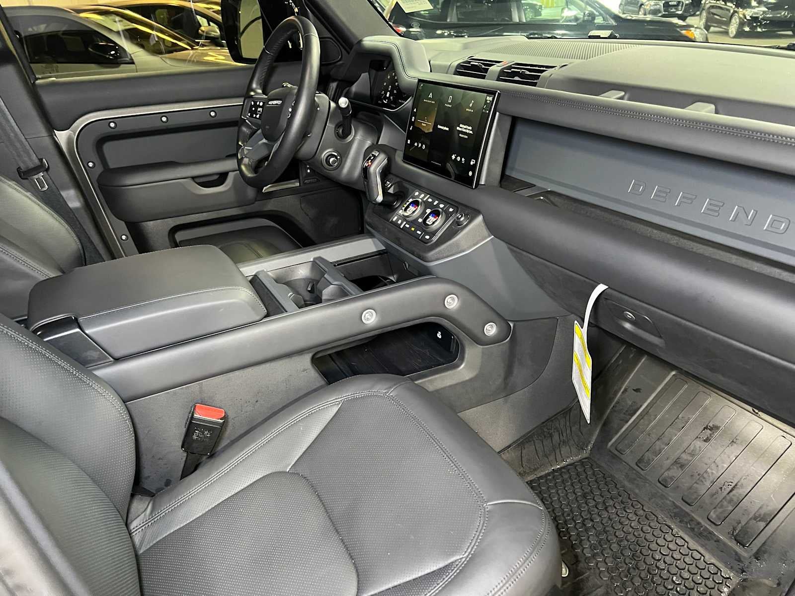 2025 Land Rover Defender X-Dynamic SE