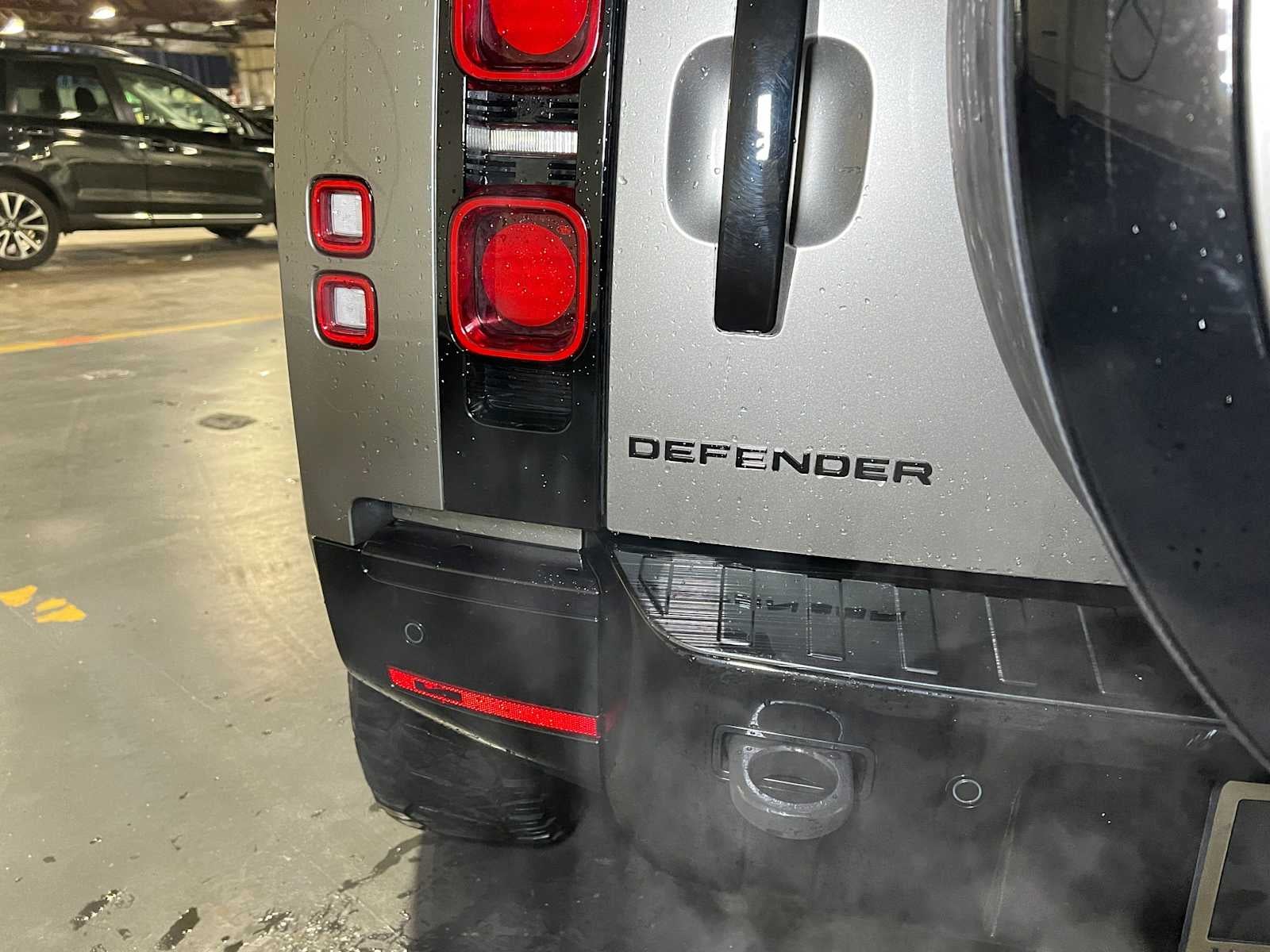 2025 Land Rover Defender X-Dynamic SE