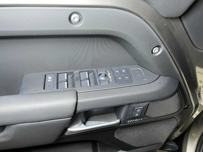 2025 Land Rover Defender X-Dynamic SE