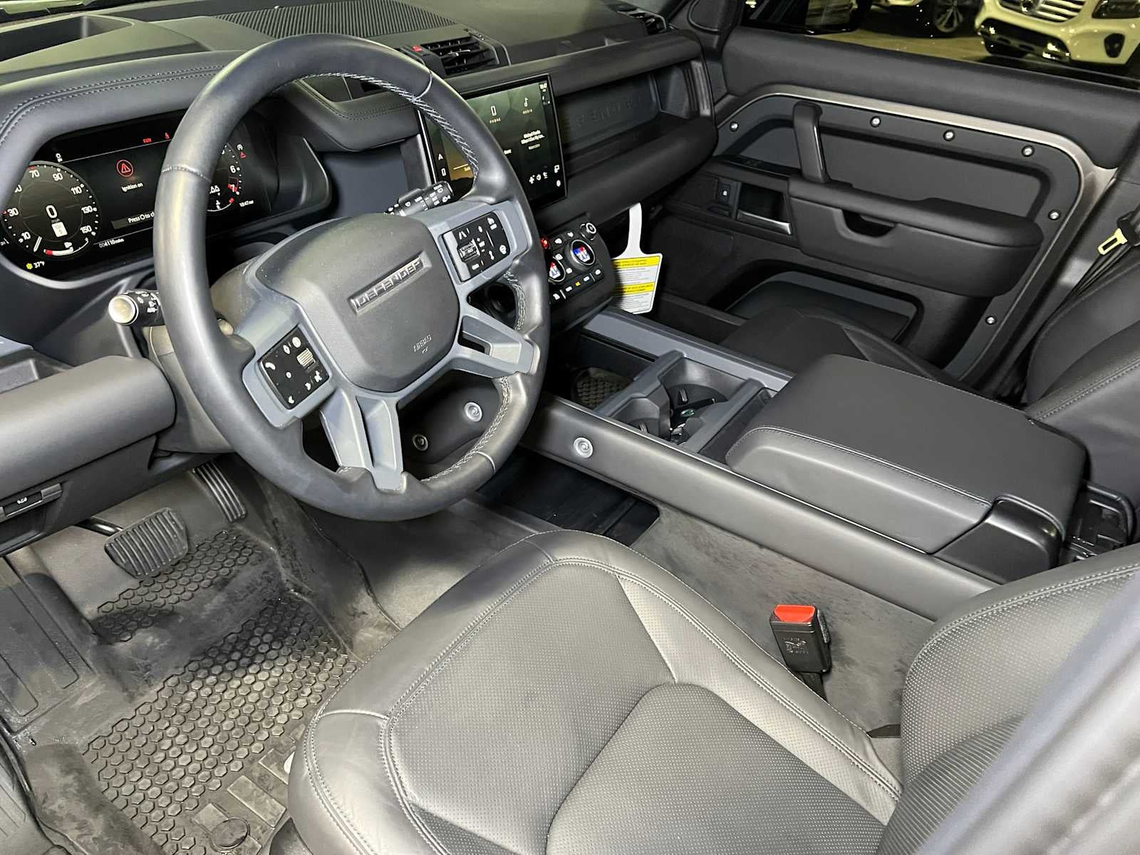 2025 Land Rover Defender X-Dynamic SE