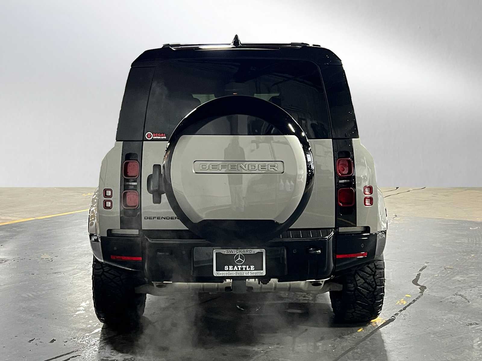 2025 Land Rover Defender X-Dynamic SE