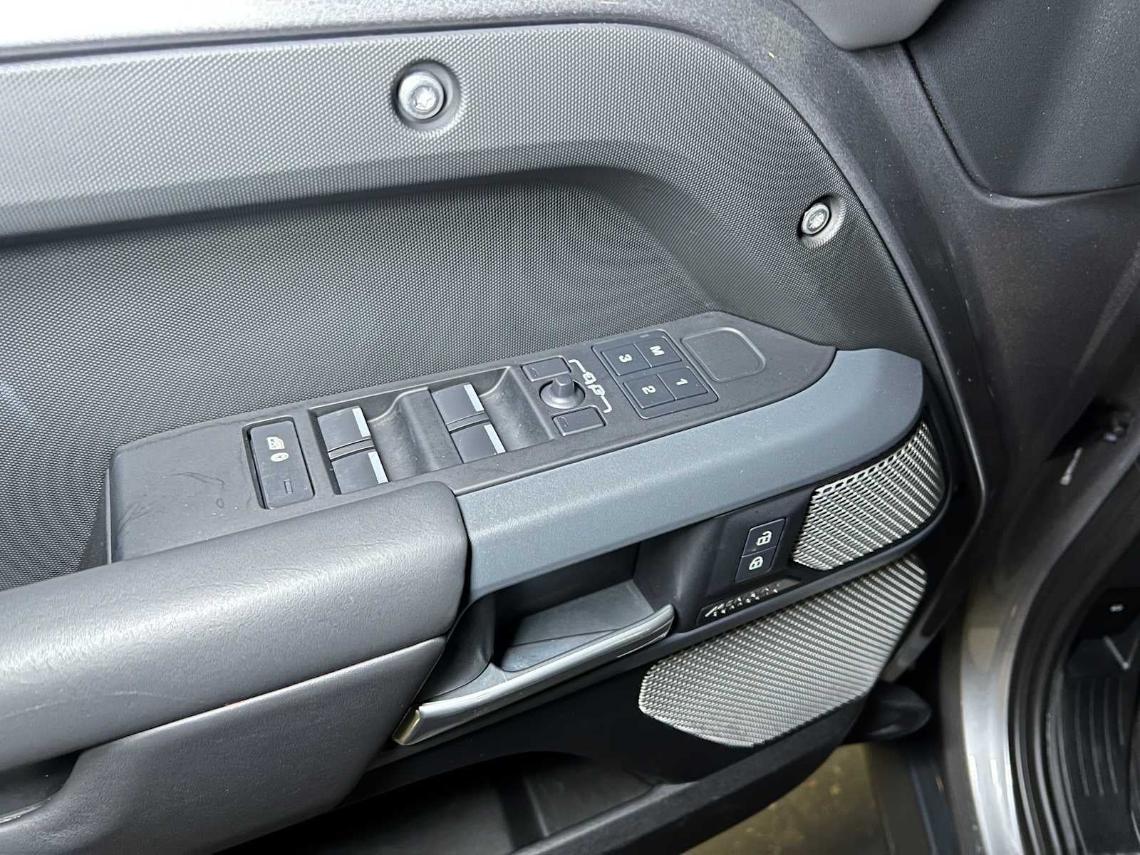 2024 Land Rover Defender X