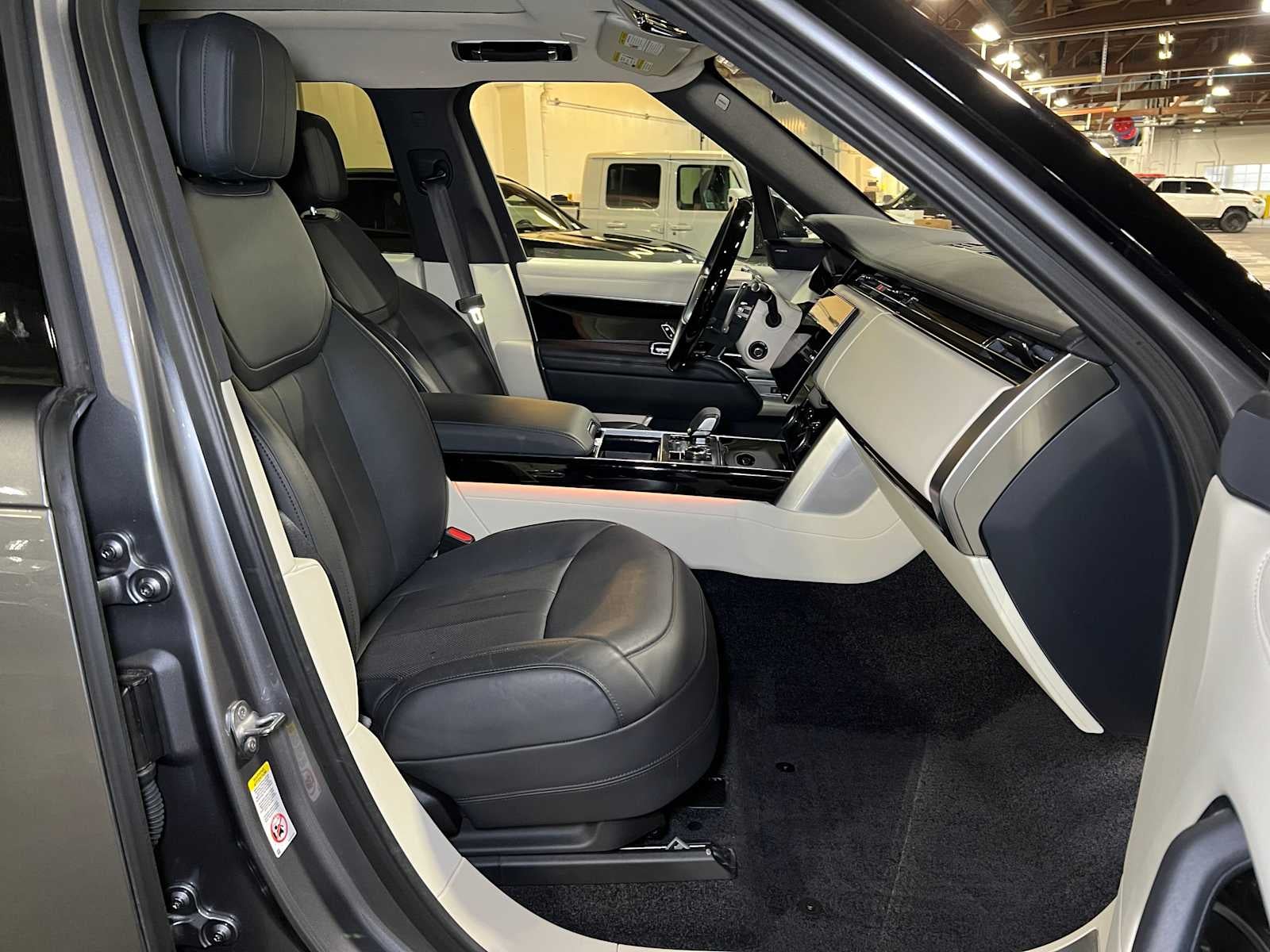 2023 Land Rover Range Rover SE