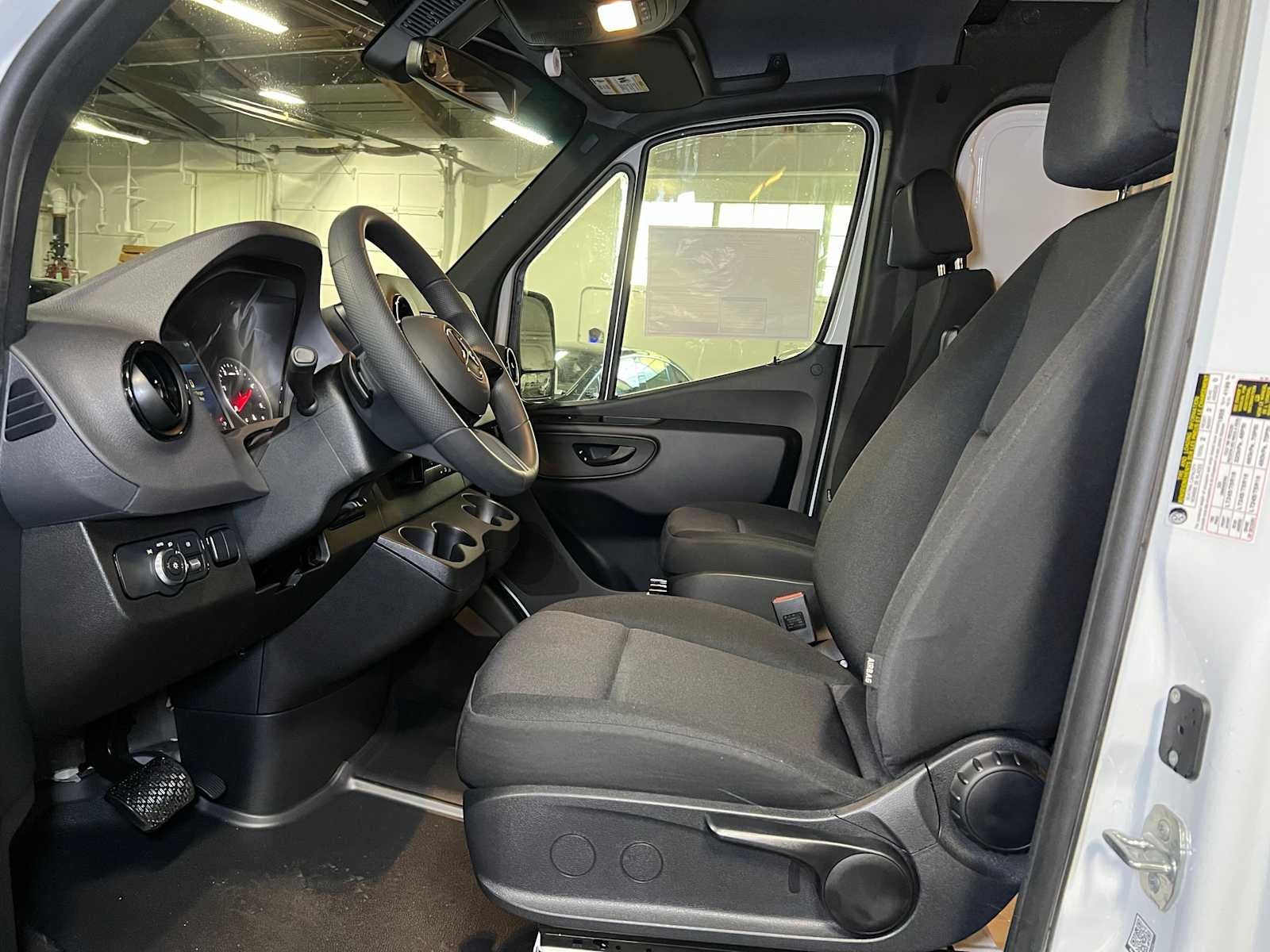 2025 Mercedes-Benz Sprinter 2500 Standard Roof I4 Diesel 144" RWD