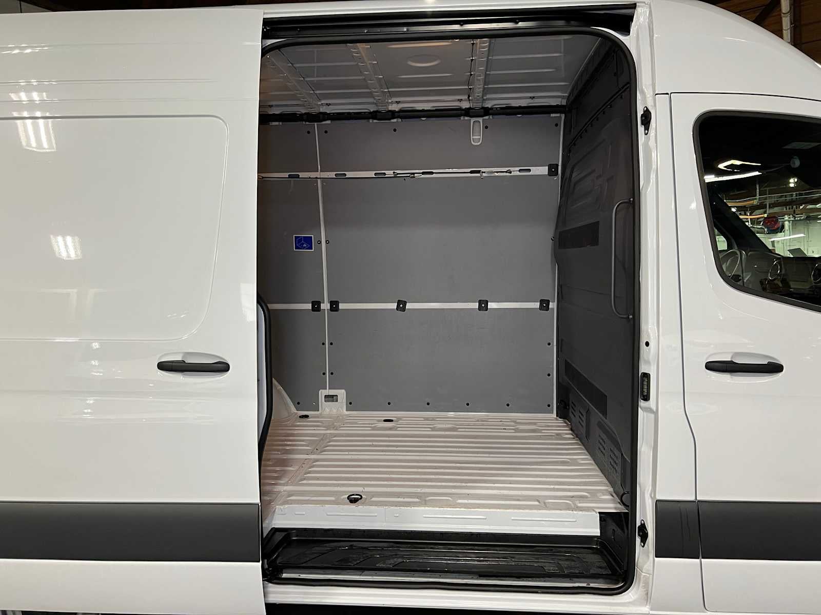 2025 Mercedes-Benz Sprinter 2500 Standard Roof I4 Diesel 144" RWD