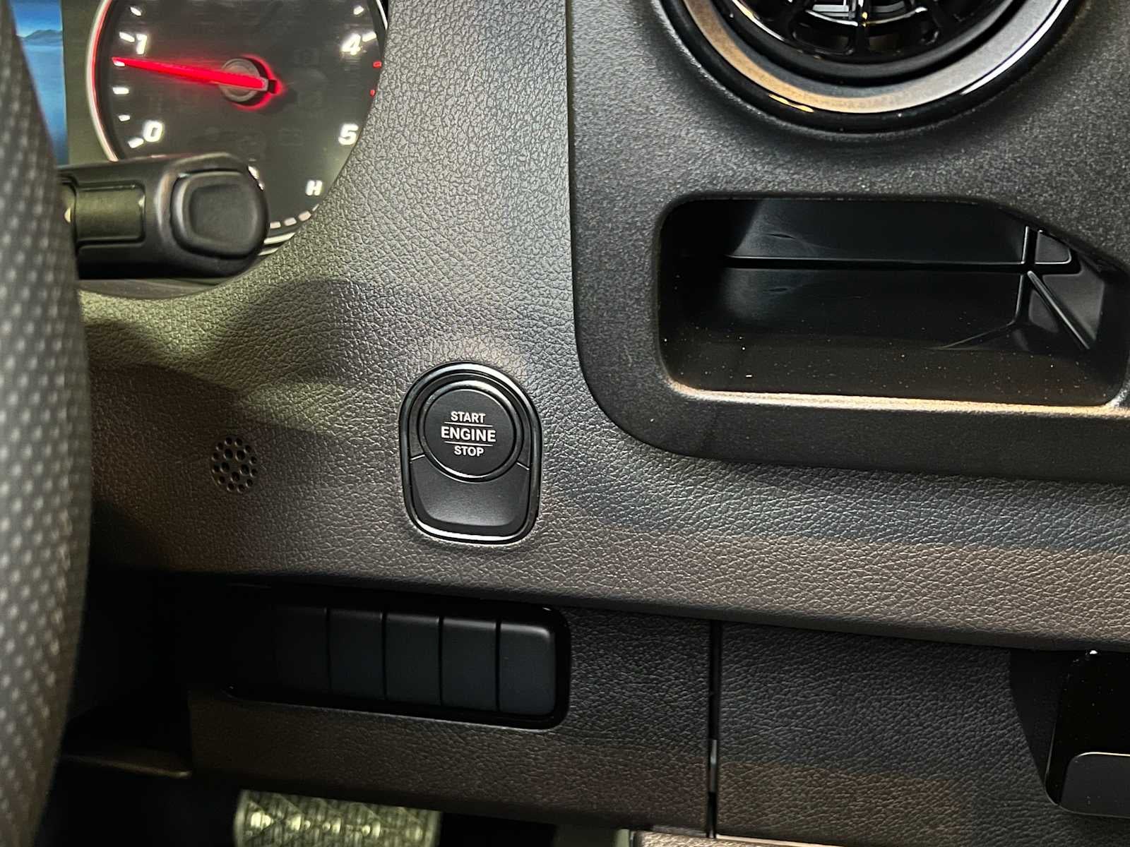 2025 Mercedes-Benz Sprinter 2500 Standard Roof I4 Diesel 144" RWD