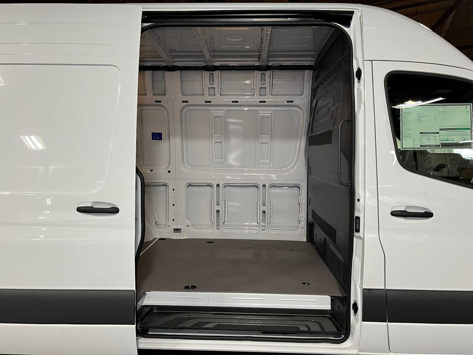 2025 Mercedes-Benz Sprinter 2500 Standard Roof I4 Diesel 144" RWD