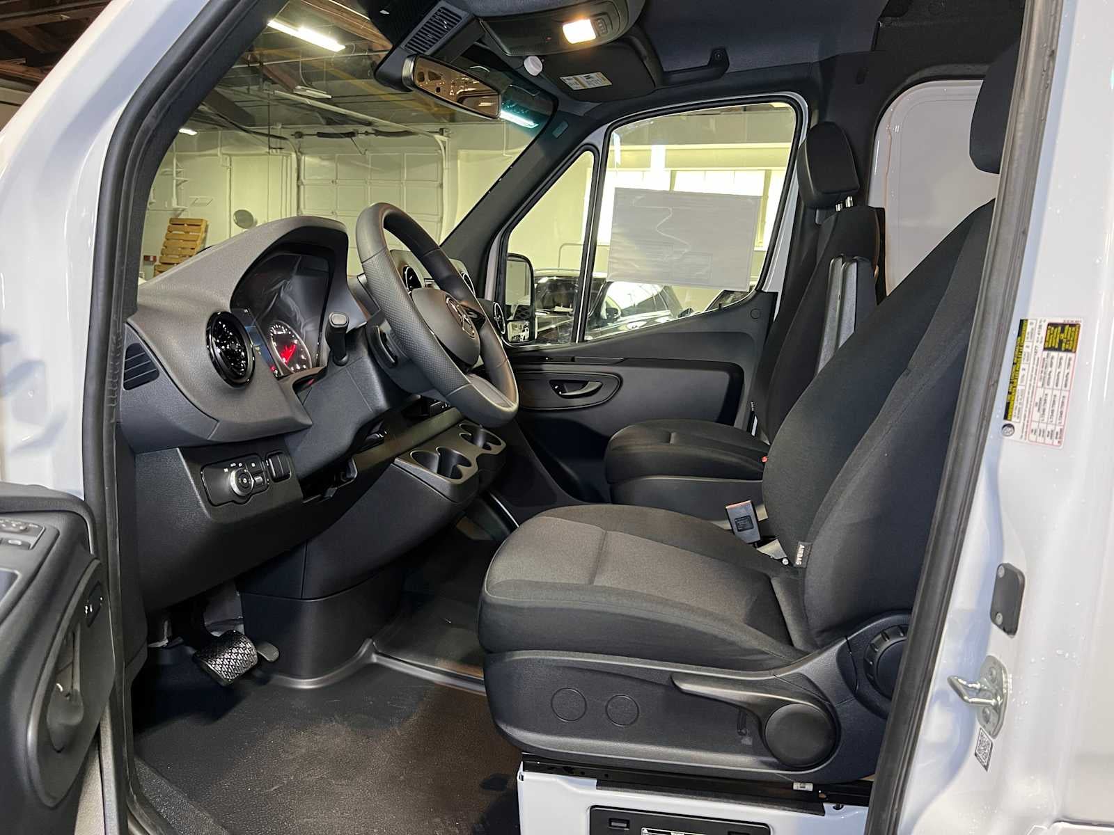 2025 Mercedes-Benz Sprinter 2500 Standard Roof I4 Diesel 144" RWD