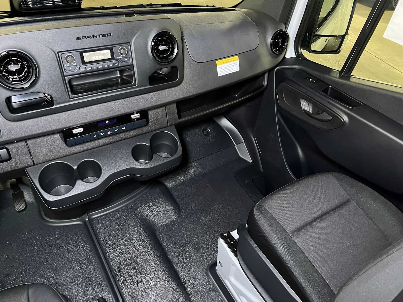 2025 Mercedes-Benz Sprinter 2500 Standard Roof I4 Diesel 144" RWD