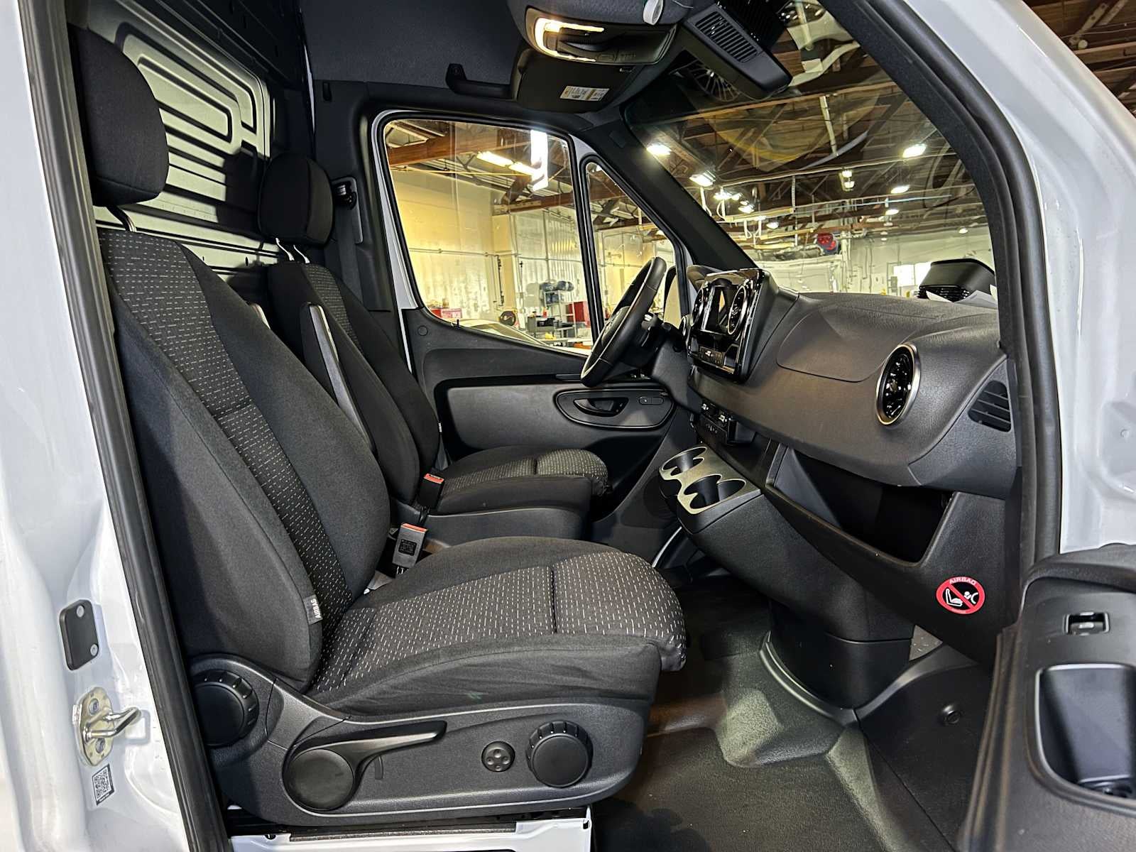 2025 Mercedes-Benz Sprinter 2500 Standard Roof I4 Diesel HO 144" RWD