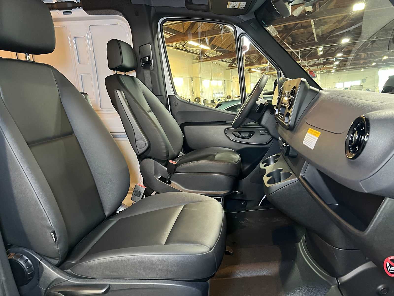 2025 Mercedes-Benz Sprinter 2500 Standard Roof I4 Diesel HO 144" RWD