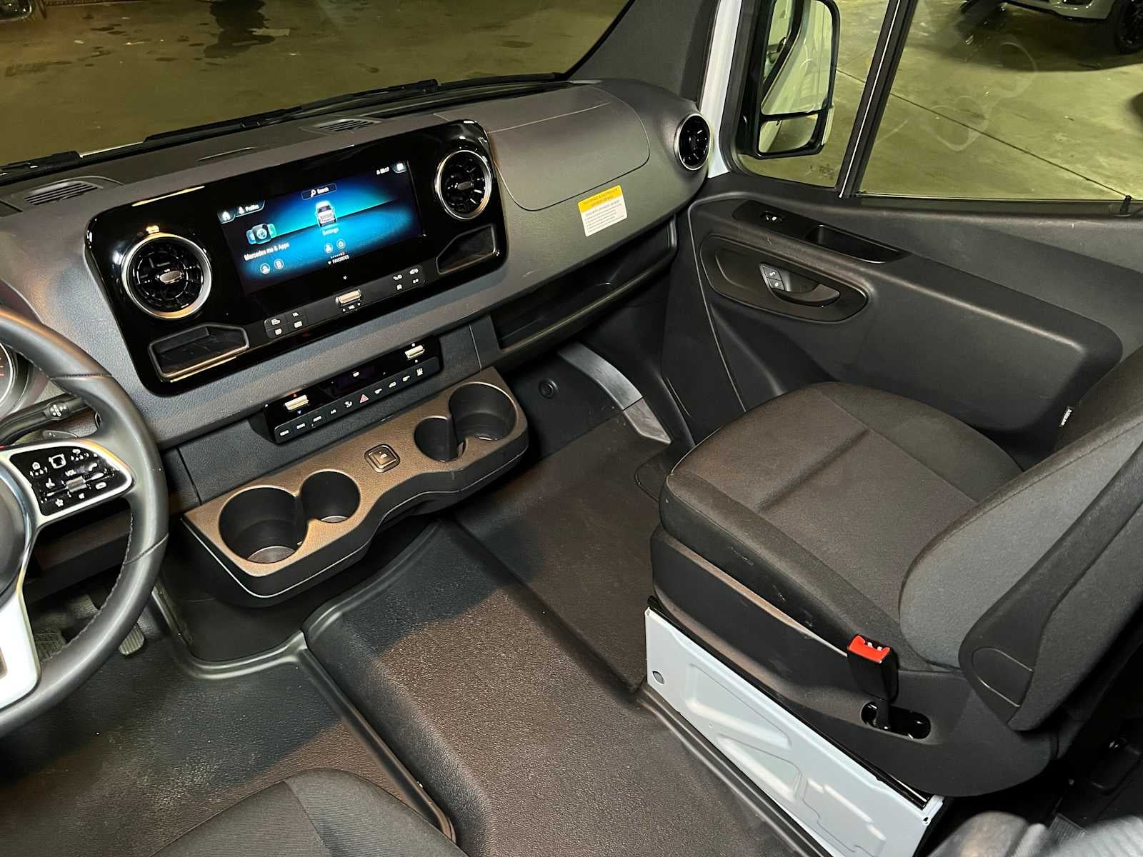 2024 Mercedes-Benz Sprinter 2500 Standard Roof I4 Diesel 144" RWD