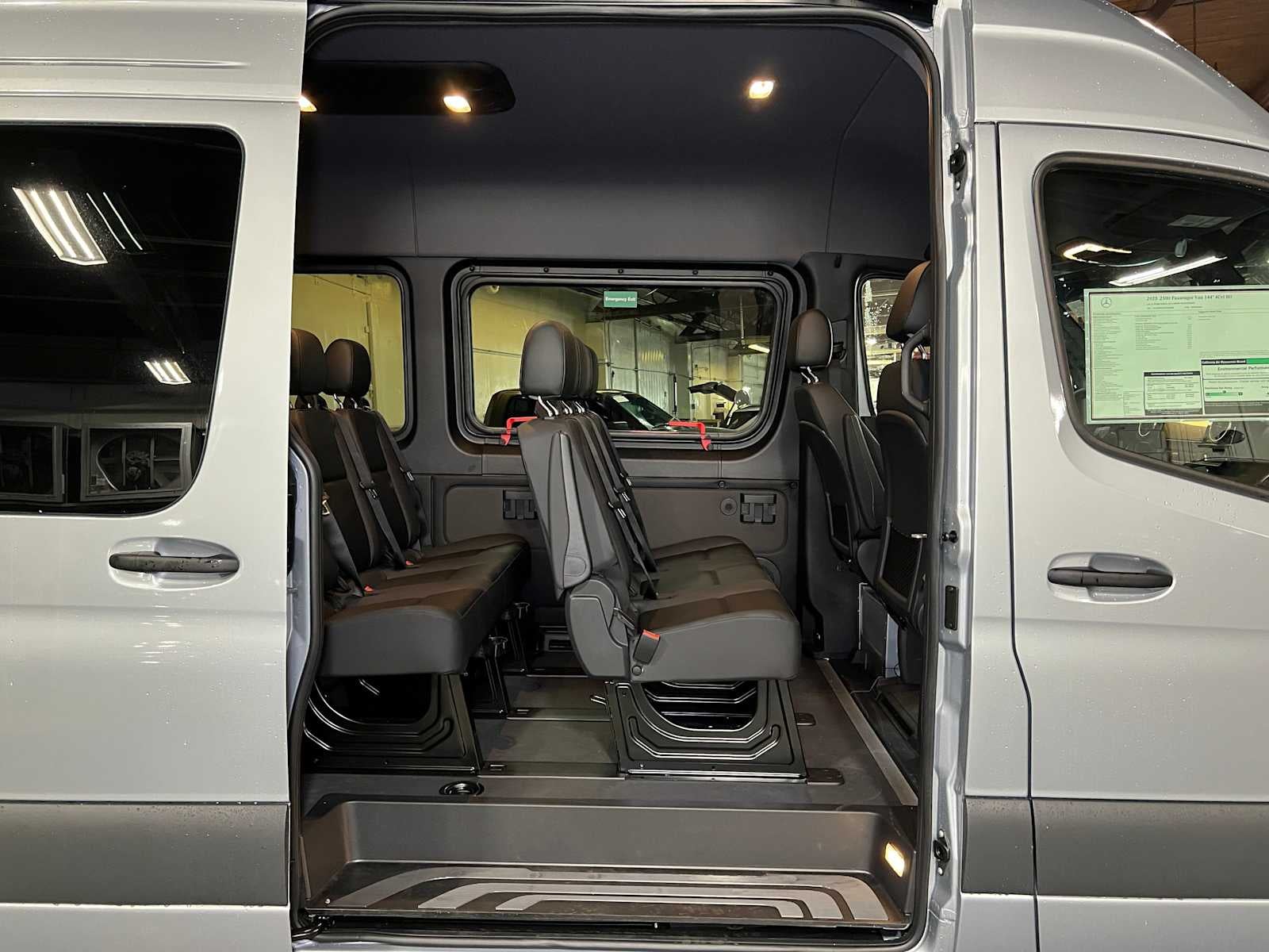 2025 Mercedes-Benz Sprinter 2500 Standard Roof I4 Diesel HO 144" RWD