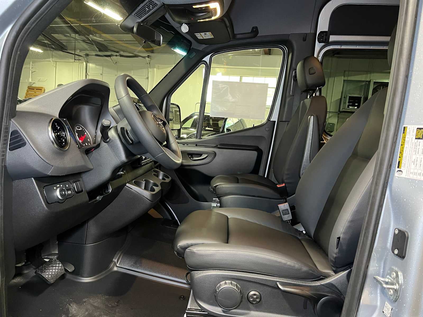 2025 Mercedes-Benz Sprinter 2500 Standard Roof I4 Diesel HO 144" RWD