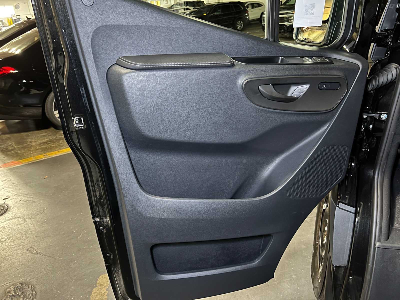 2025 Mercedes-Benz Sprinter 2500 Standard Roof I4 Diesel HO 144" RWD