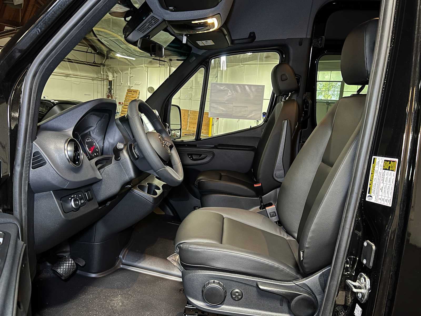 2025 Mercedes-Benz Sprinter 2500 Standard Roof I4 Diesel HO 144" RWD