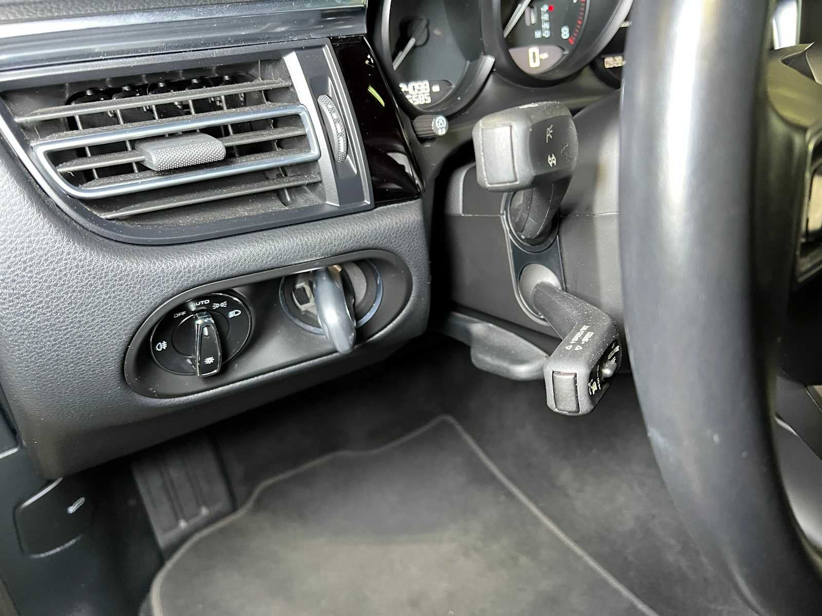 2024 Porsche Macan AWD