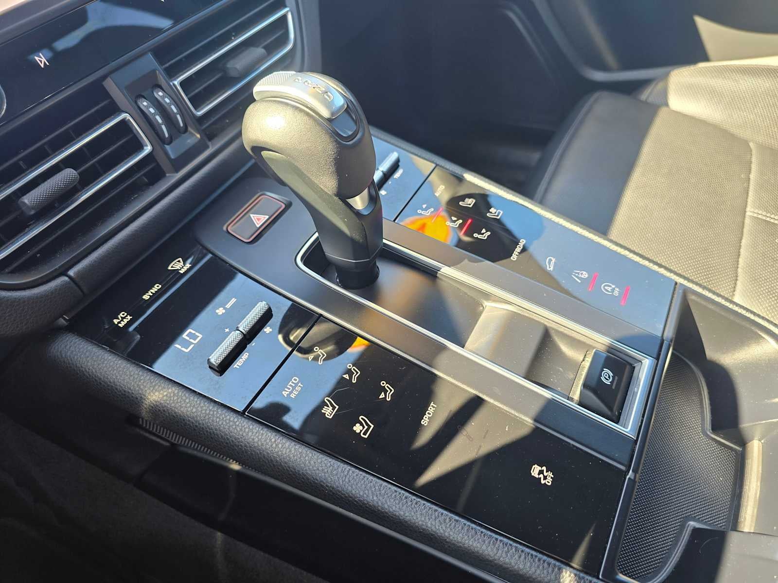 2024 Porsche Macan AWD