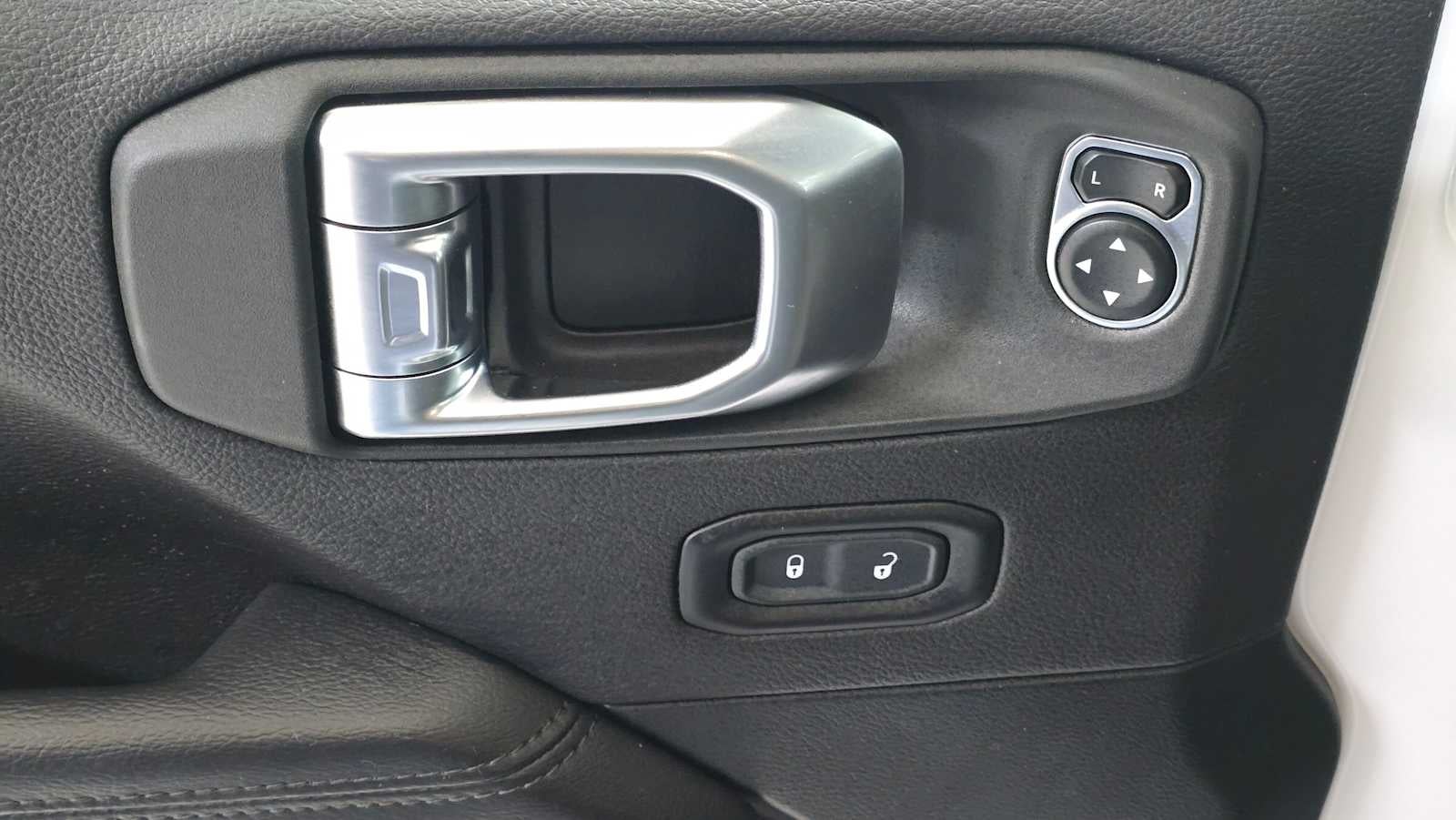 2023 Jeep Wrangler Sahara Altitude