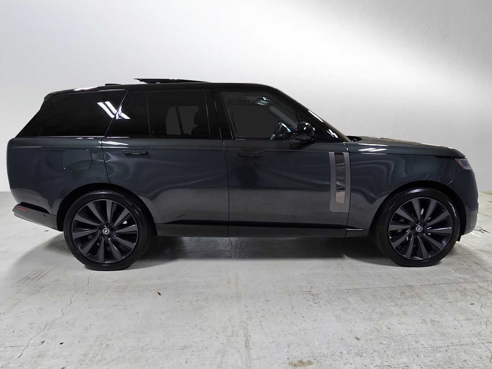 2023 Land Rover Range Rover SV