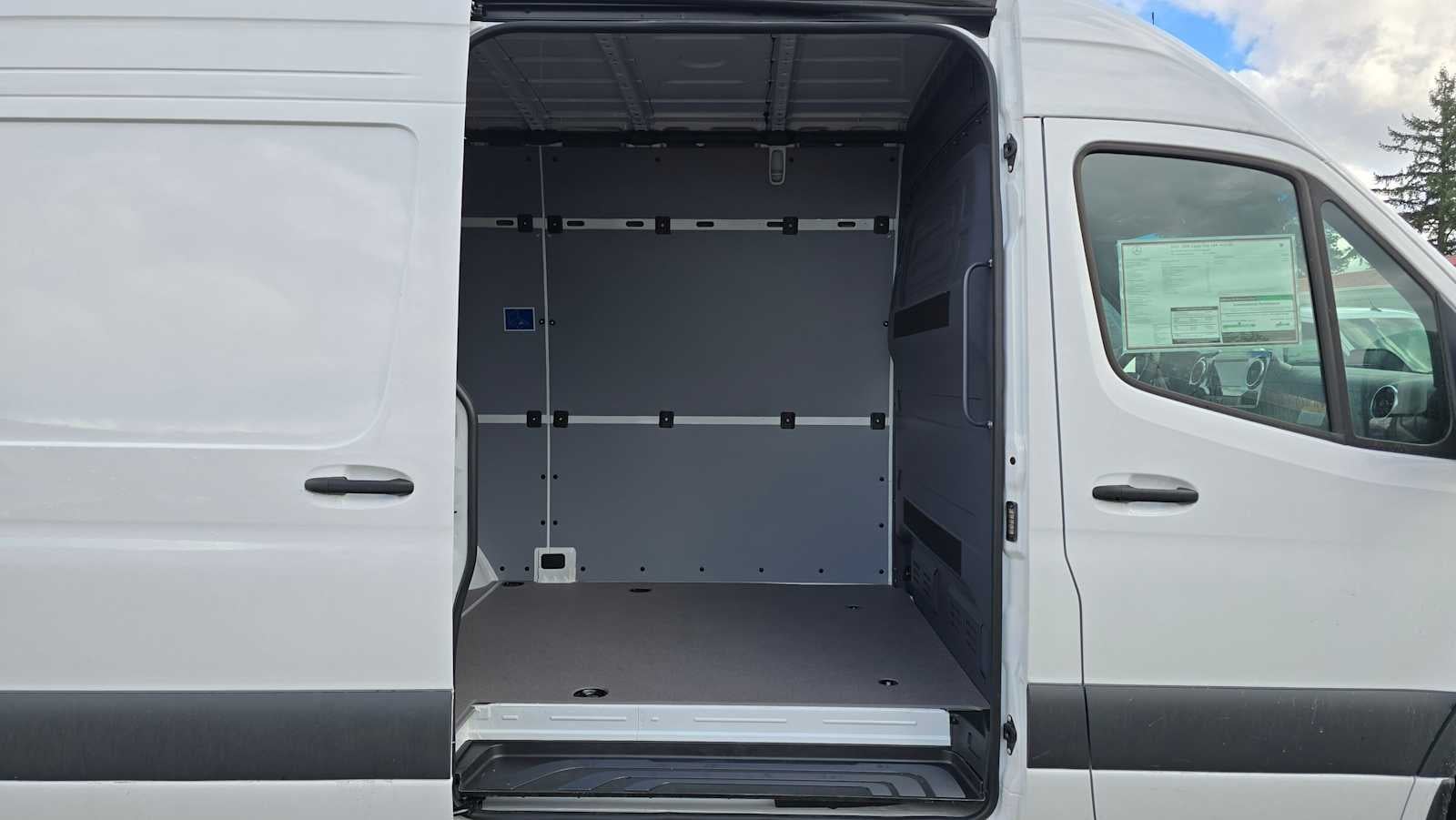 2025 Mercedes-Benz Sprinter 2500 Standard Roof I4 Diesel 144" RWD