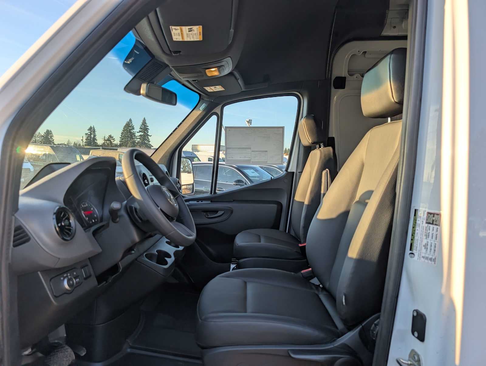 2025 Mercedes-Benz Sprinter 2500 Standard Roof I4 Diesel 144" RWD