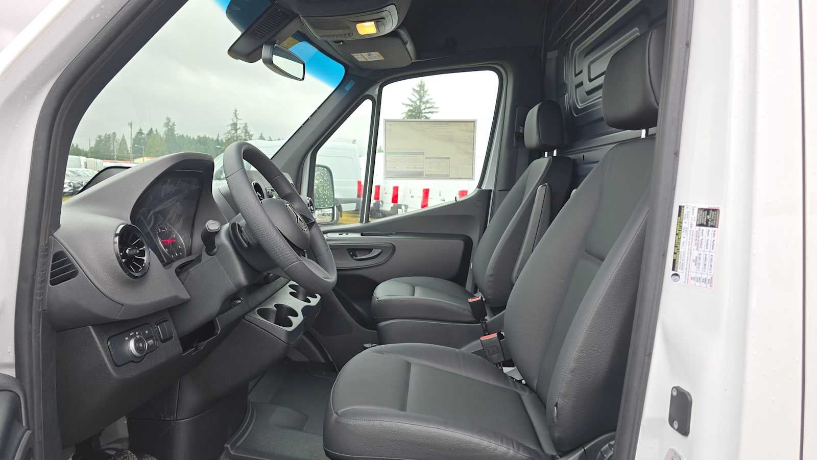 2025 Mercedes-Benz Sprinter 2500 Standard Roof I4 Diesel 144" RWD