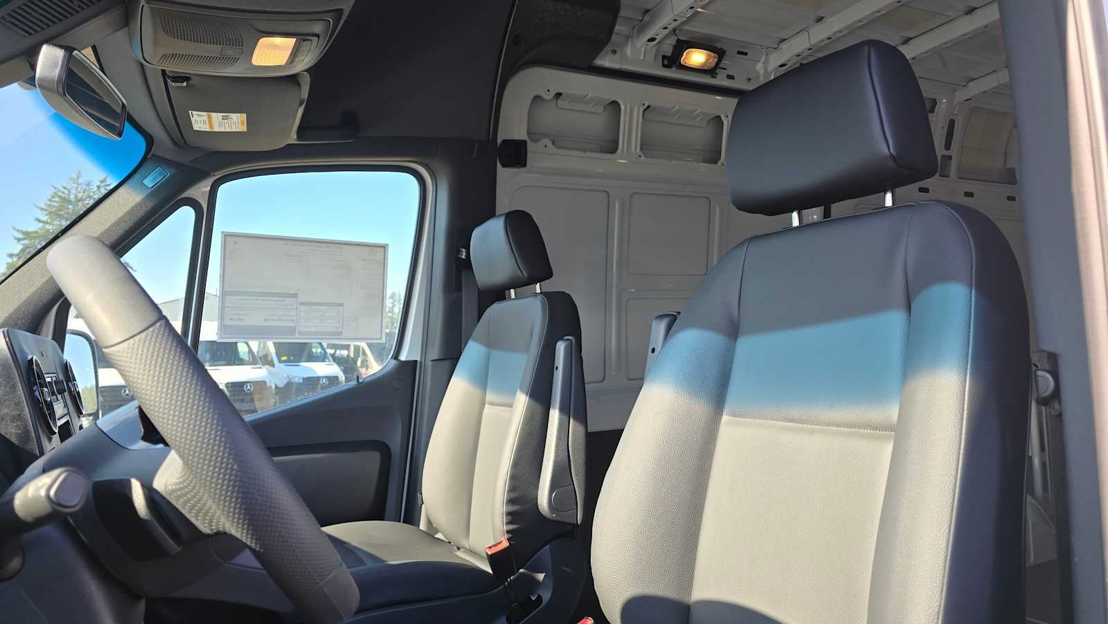 2025 Mercedes-Benz Sprinter 2500 Standard Roof I4 Diesel 144" RWD