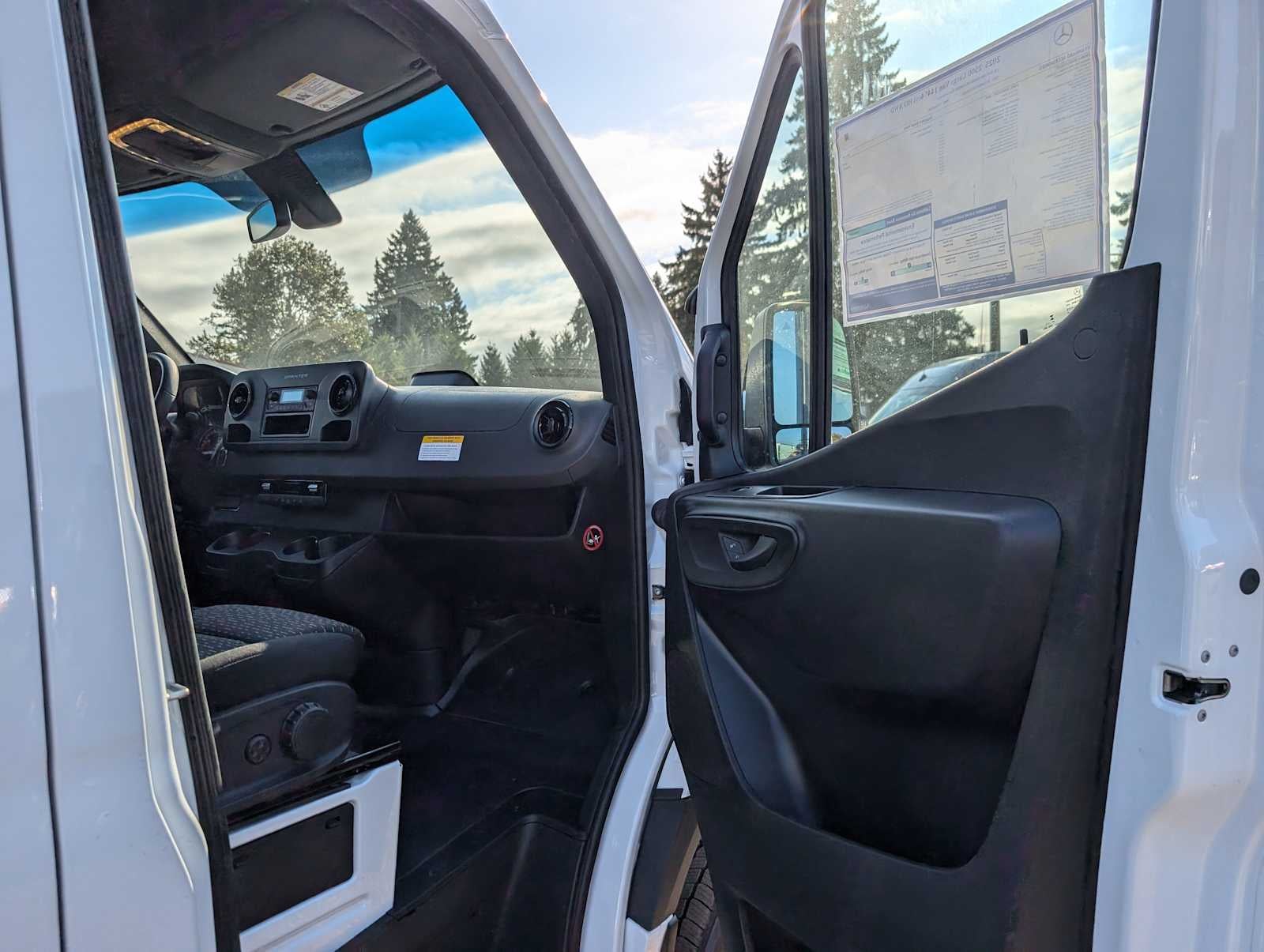 2025 Mercedes-Benz Sprinter 2500 Standard Roof I4 Diesel HO 144" AWD