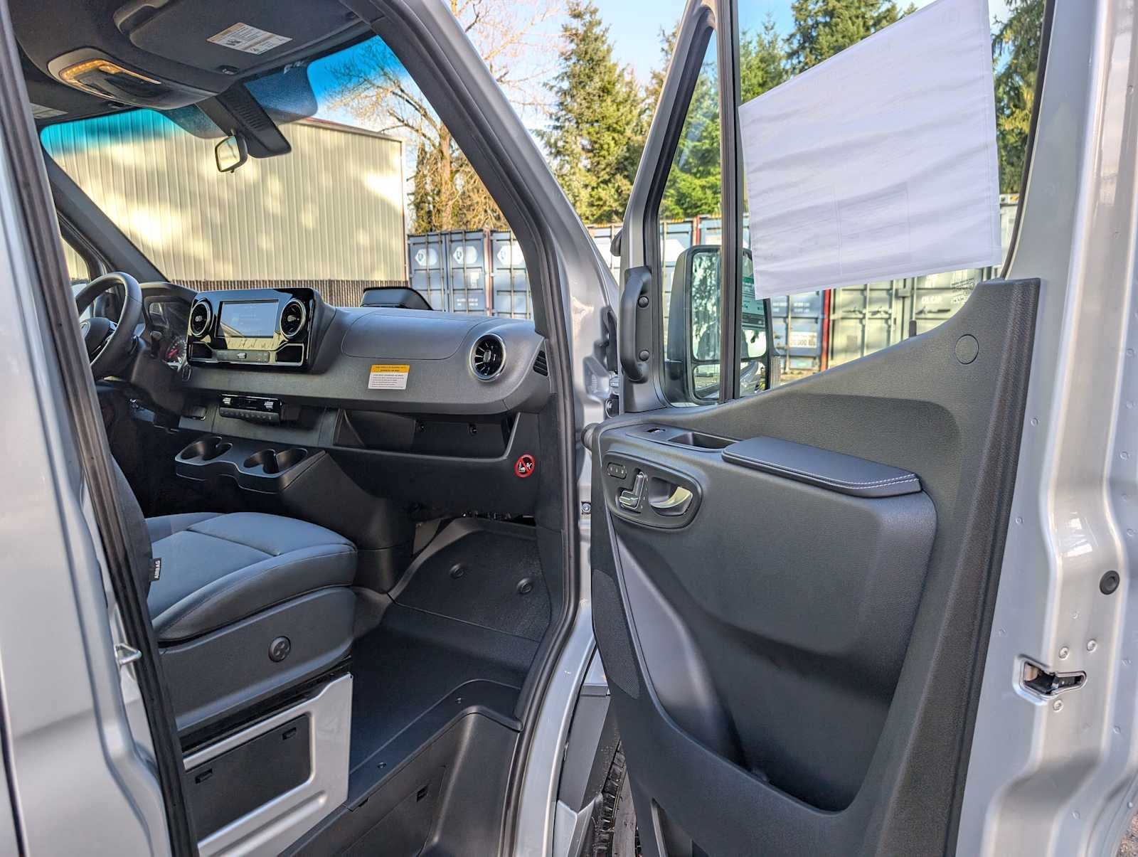 2025 Mercedes-Benz Sprinter 2500 Standard Roof I4 Diesel 144" RWD