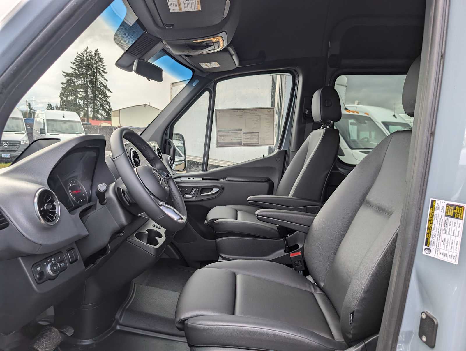 2025 Mercedes-Benz Sprinter 2500 Standard Roof I4 Diesel 144" RWD