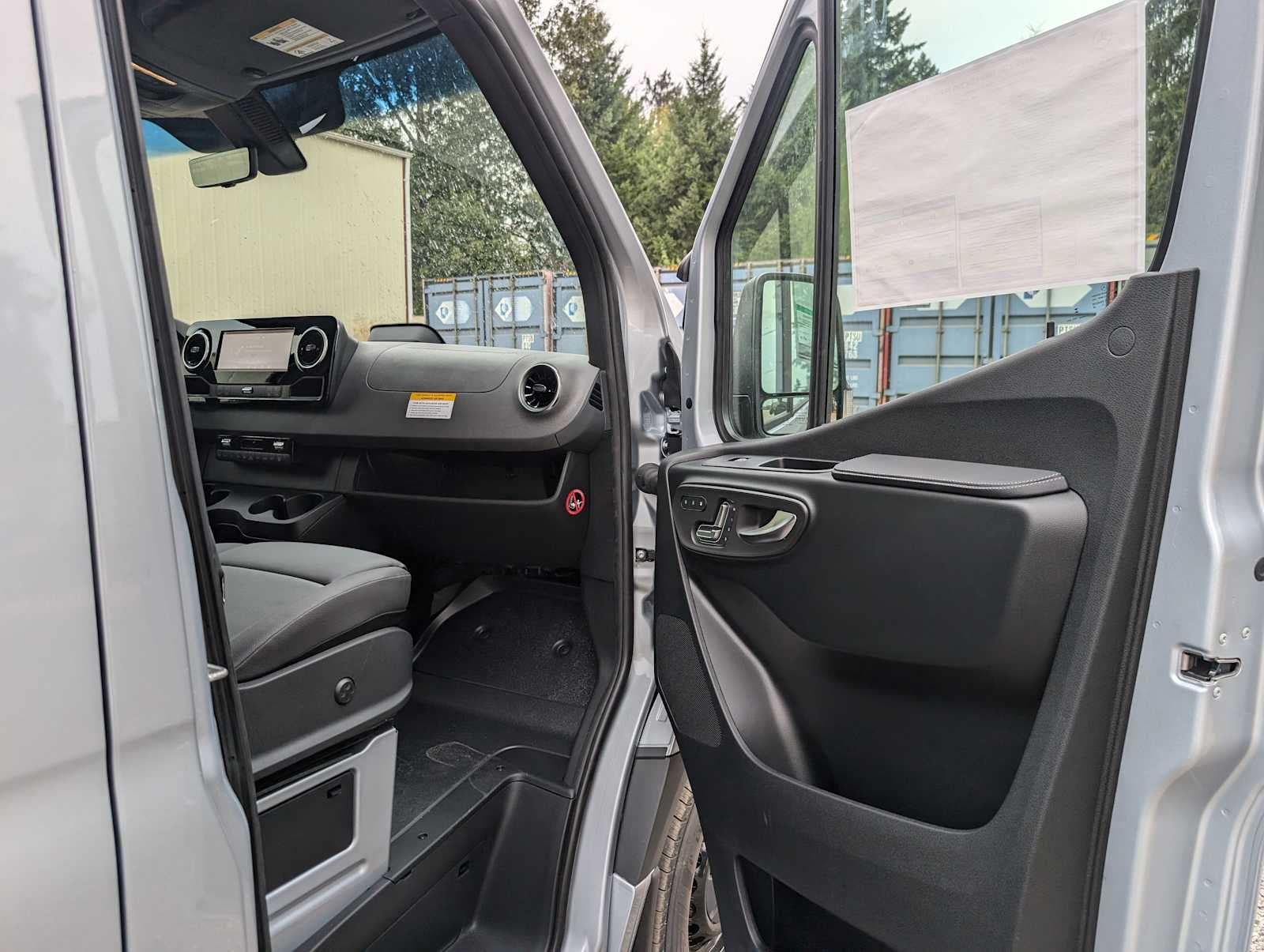 2025 Mercedes-Benz Sprinter 2500 Standard Roof I4 Diesel 144" RWD