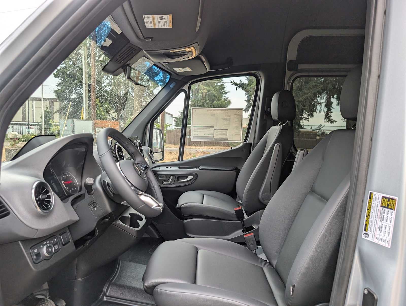 2025 Mercedes-Benz Sprinter 2500 Standard Roof I4 Diesel HO 144" RWD