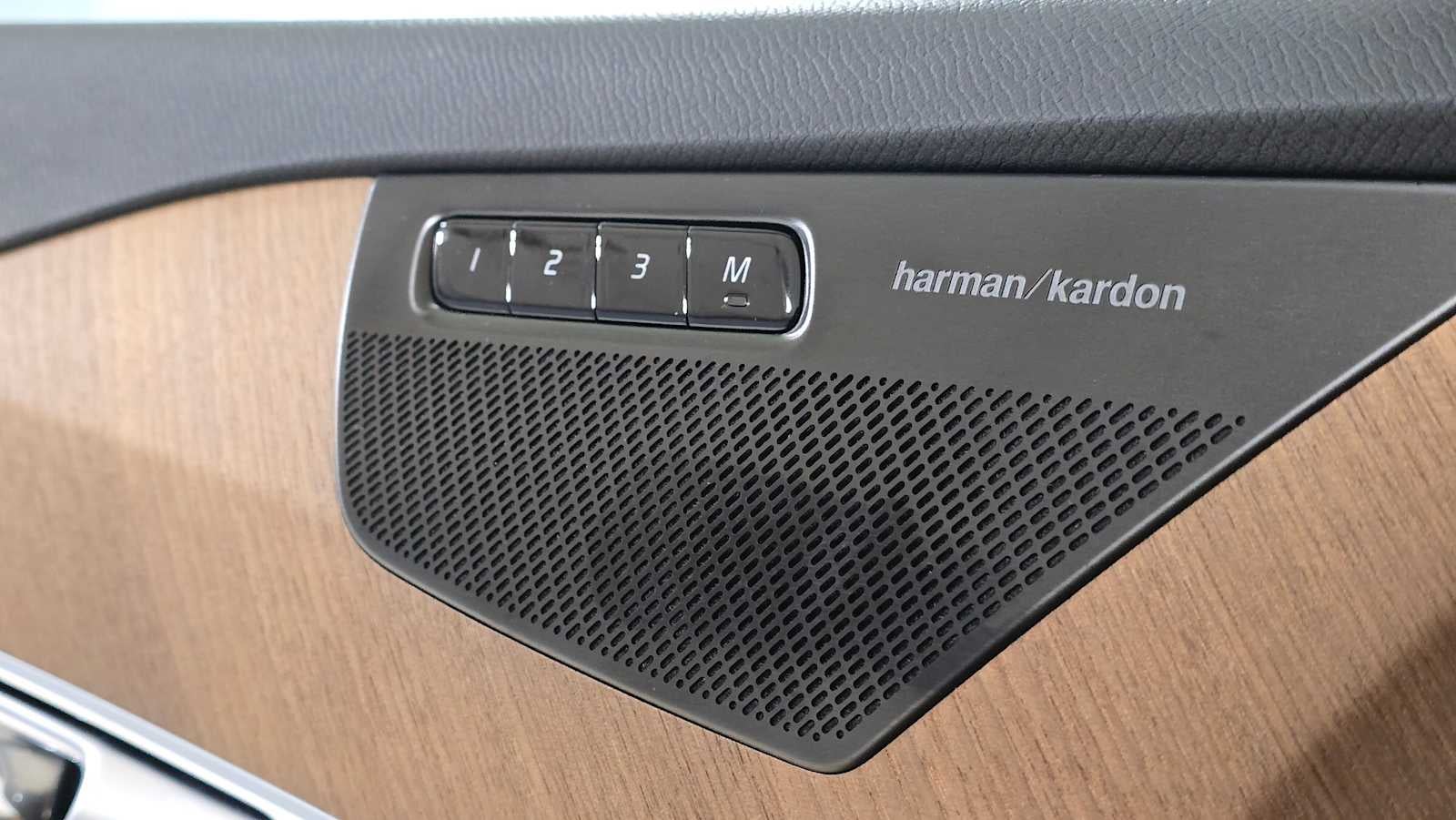 2023 Volvo XC90 Plus