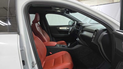 2020 Volvo XC40 Momentum