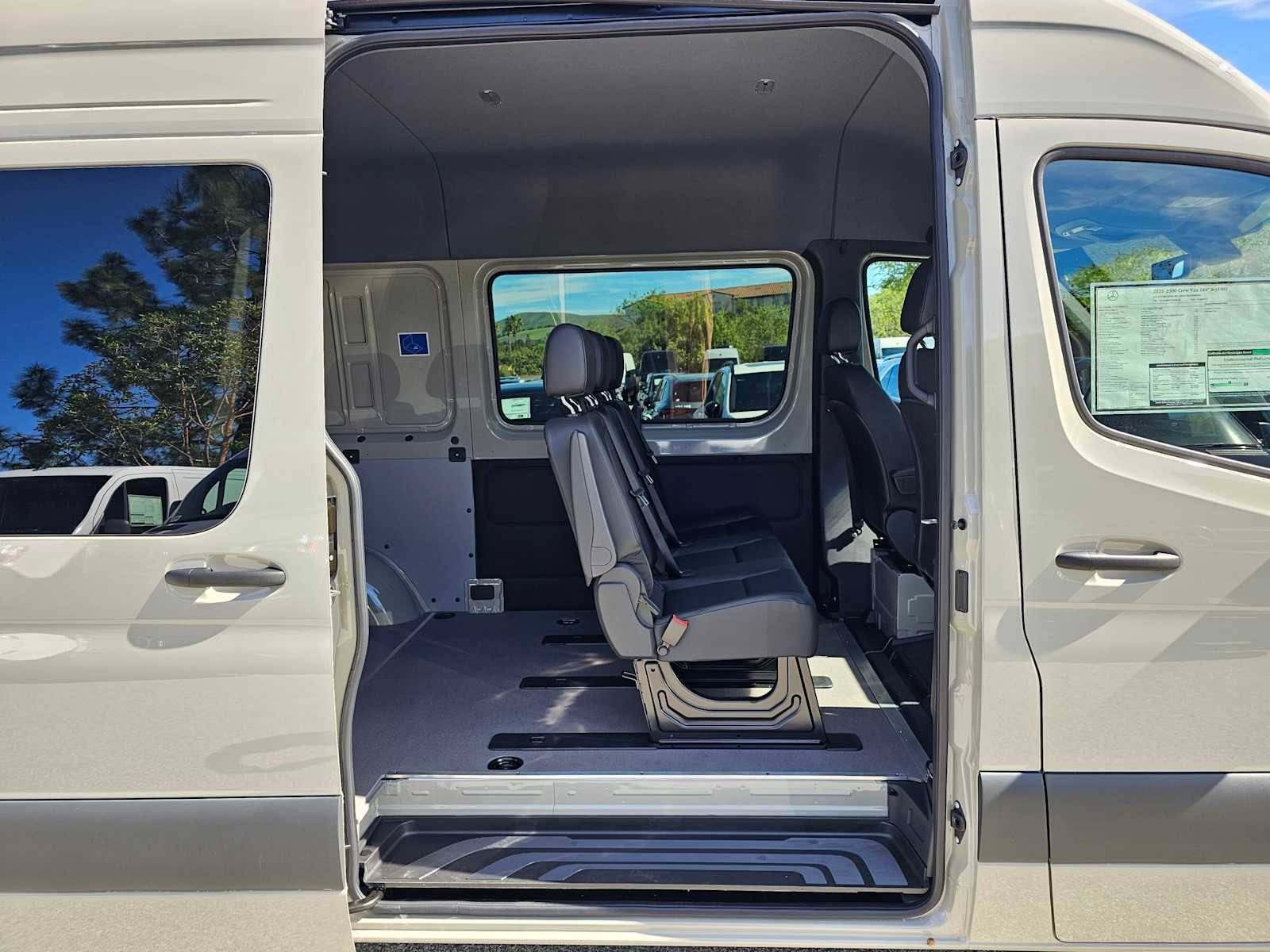 2025 Mercedes-Benz Sprinter 2500 Standard Roof I4 Diesel HO 144" RWD