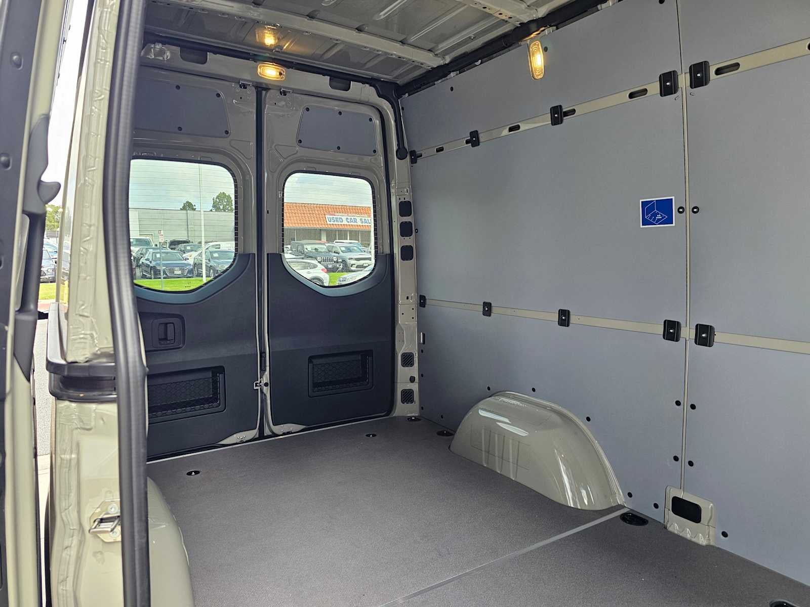 2025 Mercedes-Benz Sprinter 2500 Standard Roof I4 Diesel HO 144" AWD