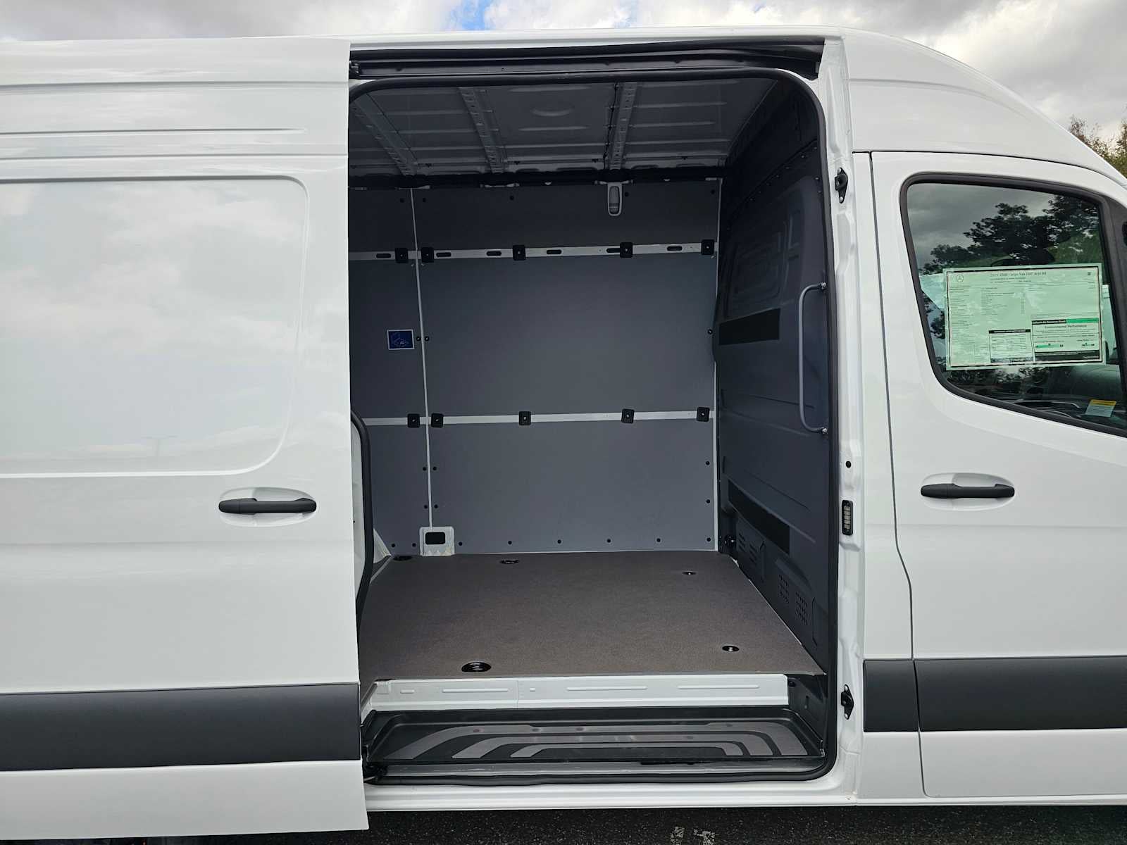 2025 Mercedes-Benz Sprinter 2500 Standard Roof I4 Diesel 144" RWD