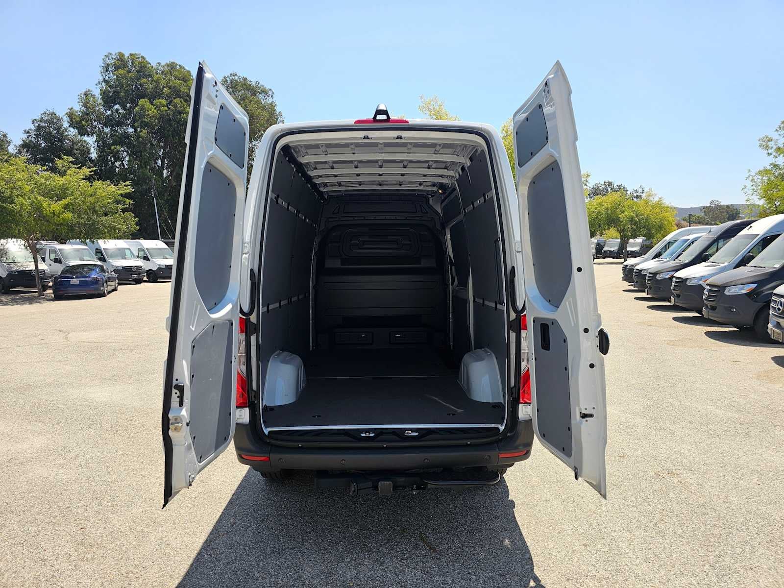 2025 Mercedes-Benz Sprinter 2500 Standard Roof I4 Diesel 144" RWD