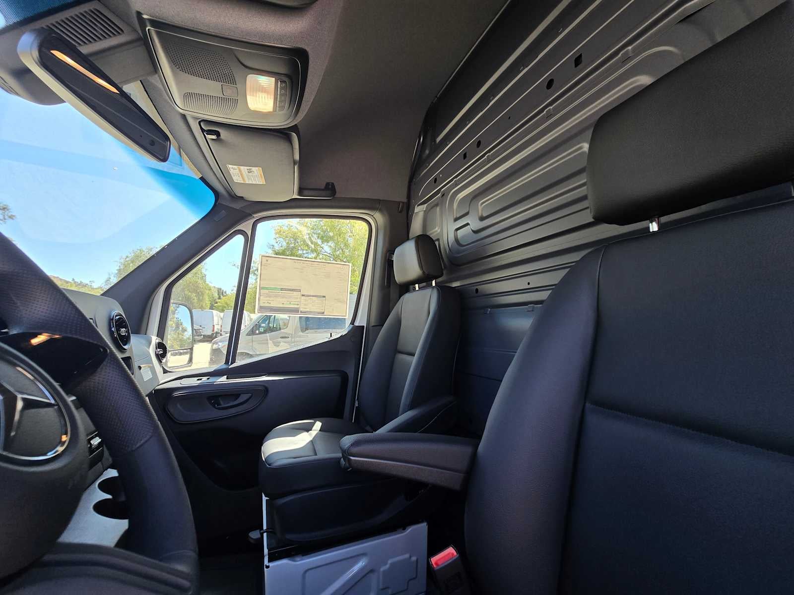 2025 Mercedes-Benz Sprinter 2500 Standard Roof I4 Diesel 144" RWD