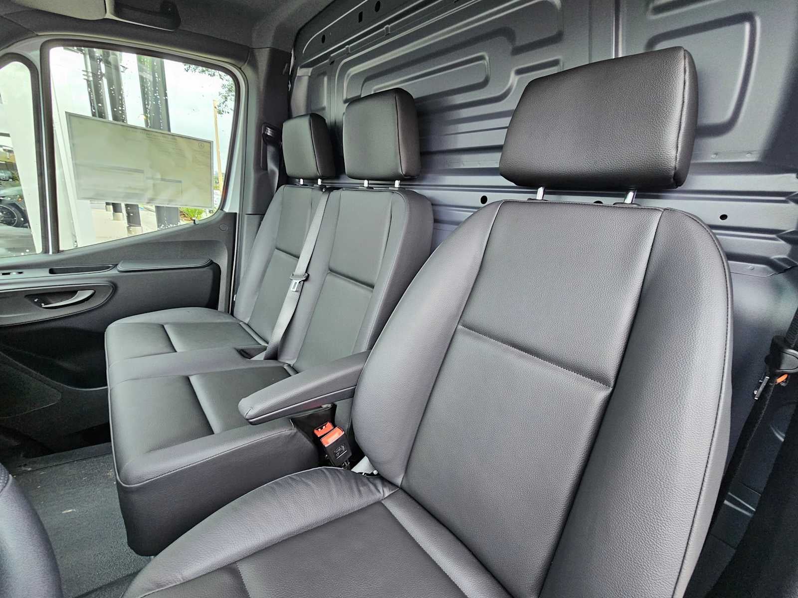 2026 Mercedes-Benz Sprinter 2500 Standard Roof I4 Diesel 144" RWD