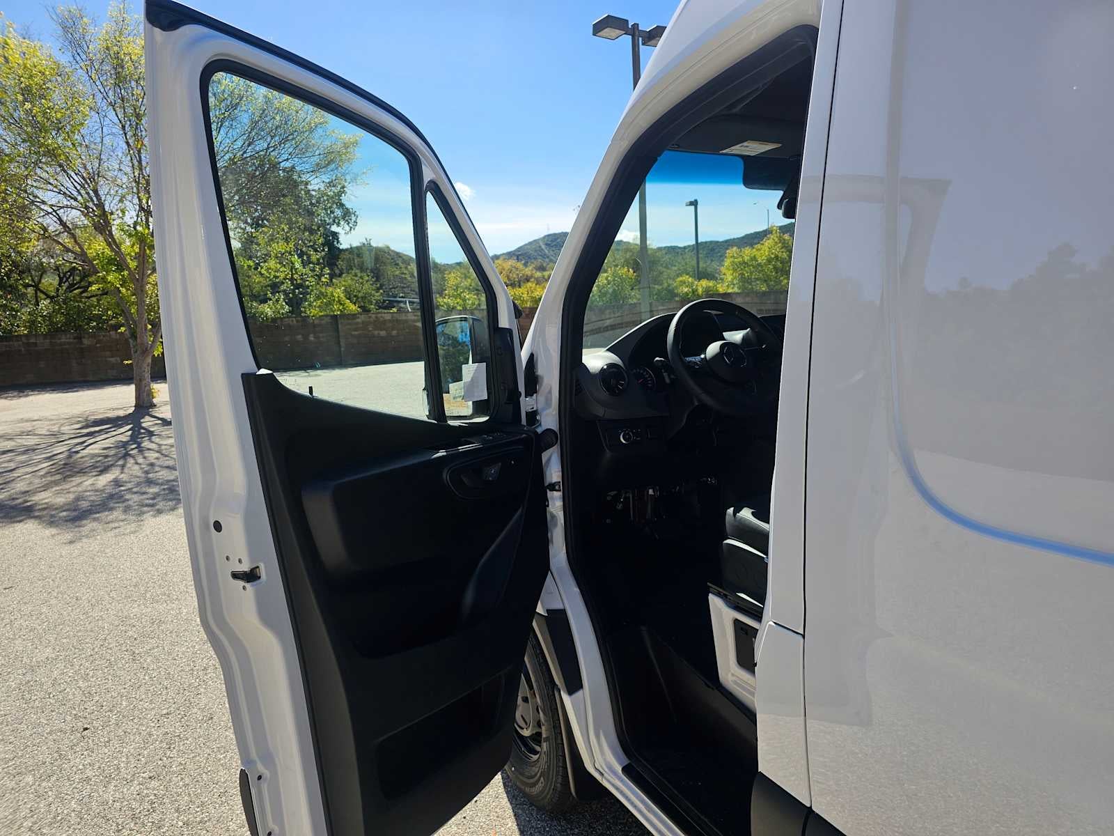 2026 Mercedes-Benz Sprinter 2500 Standard Roof I4 Diesel 144" RWD