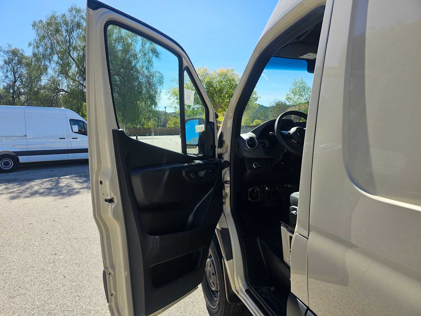 2025 Mercedes-Benz Sprinter 2500 Standard Roof I4 Diesel HO 144" AWD