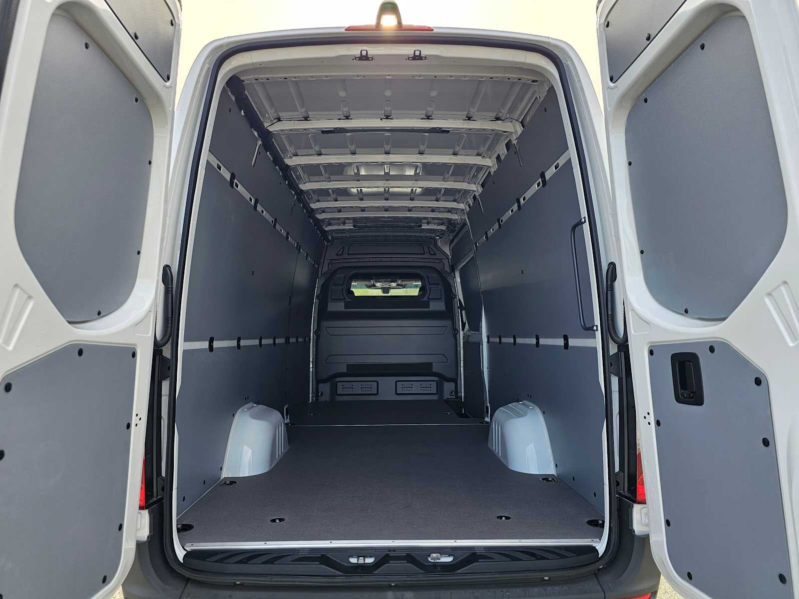 2025 Mercedes-Benz Sprinter 2500 High Roof I4 Diesel HO 170" RWD