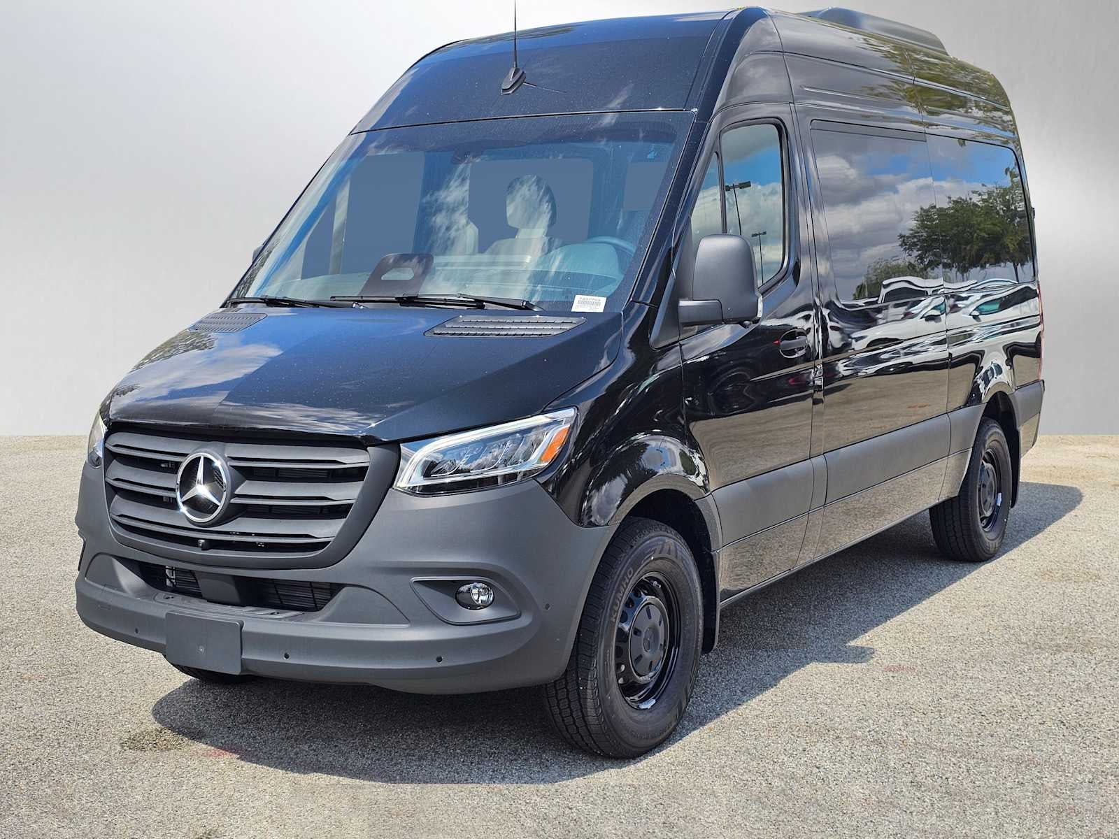 2025 Mercedes-Benz Sprinter 2500 Standard Roof I4 Diesel 144" RWD