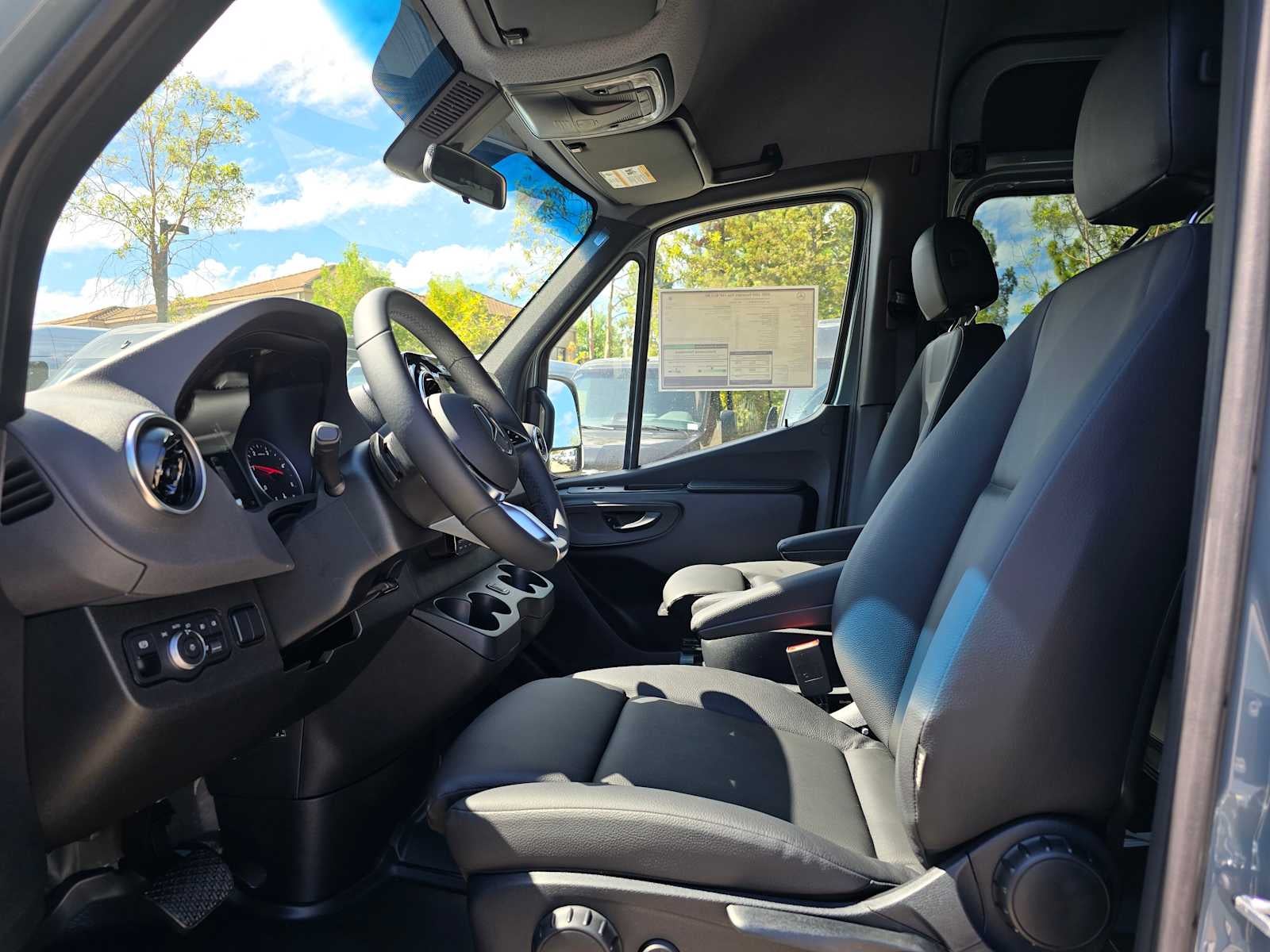 2025 Mercedes-Benz Sprinter 2500 Standard Roof I4 Diesel HO 144" RWD