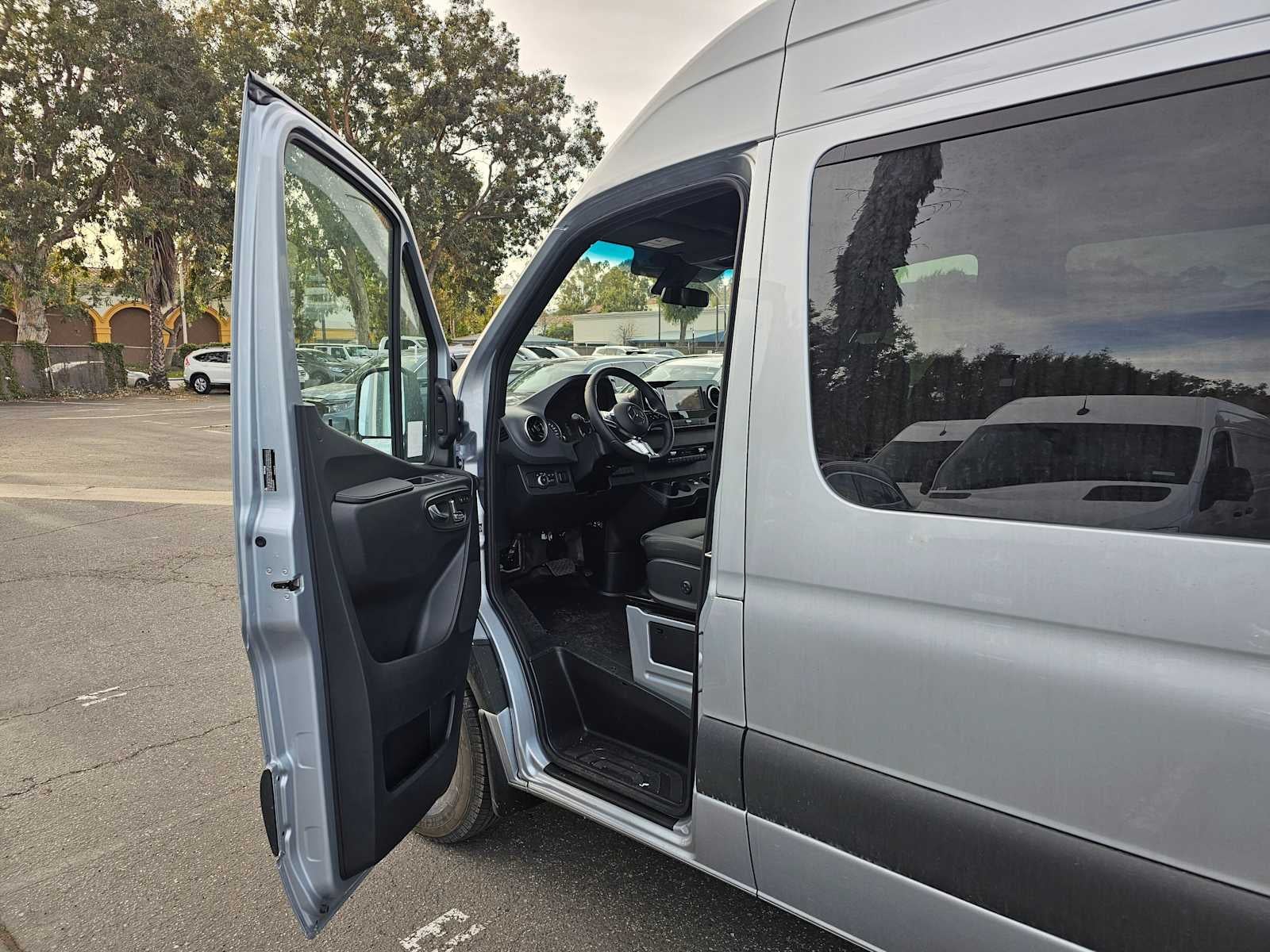 2025 Mercedes-Benz Sprinter 2500 Standard Roof I4 Diesel HO 144" RWD