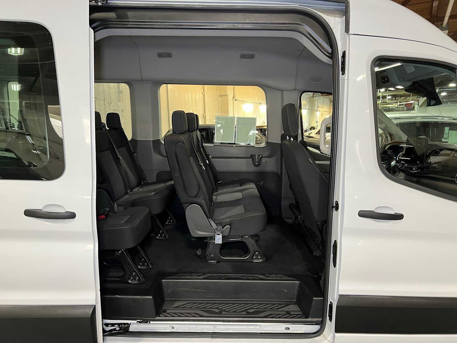 2023 Ford Transit Passenger Wagon XLT