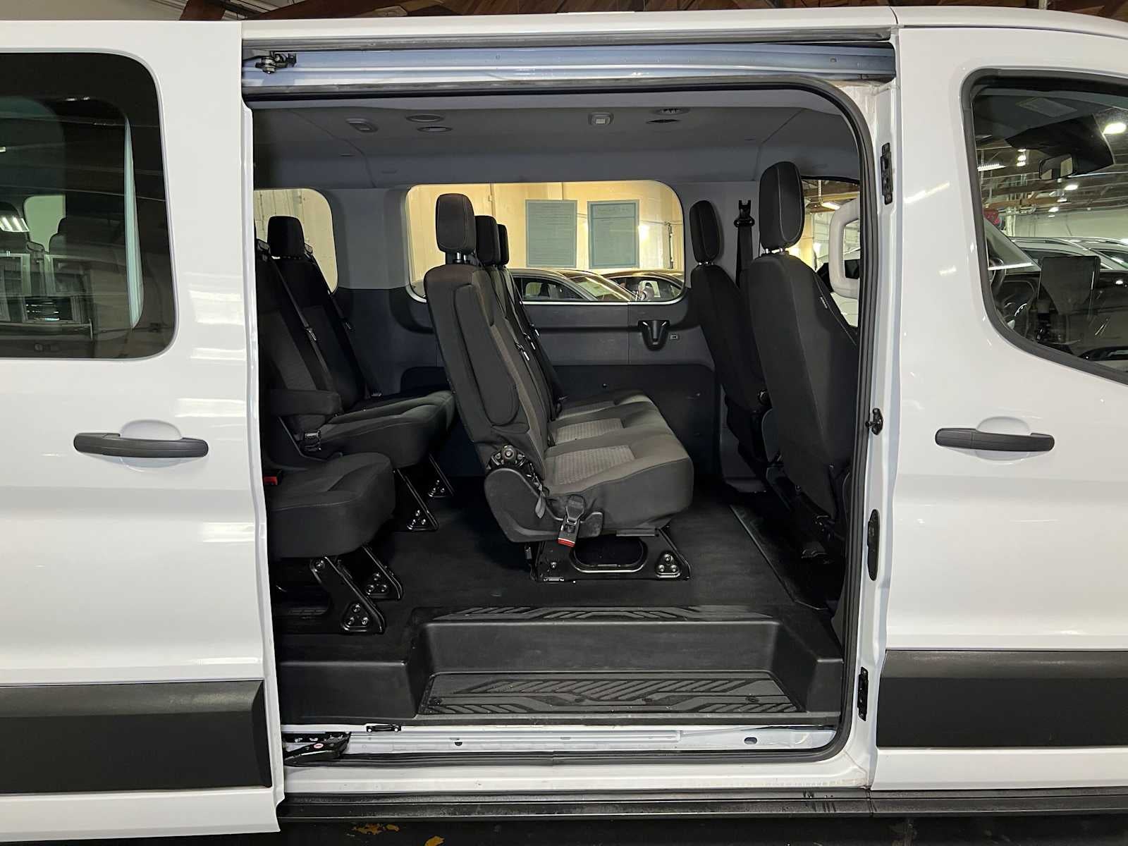 2023 Ford Transit Passenger Wagon XLT