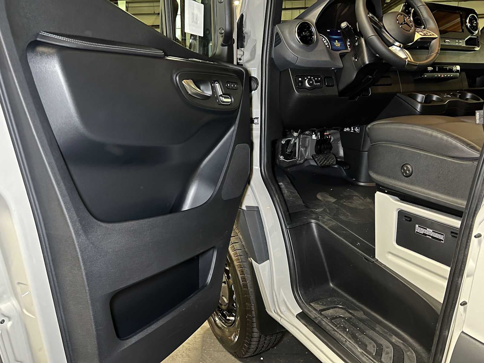 2026 Mercedes-Benz Sprinter 2500 Standard Roof I4 Diesel HO 144 AWD